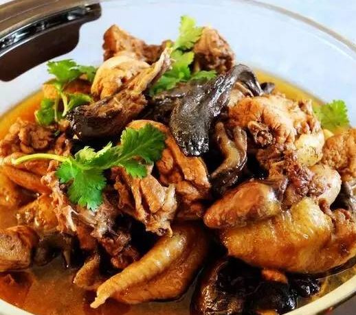 青岛美食介绍之崂山菇炖鸡做法!