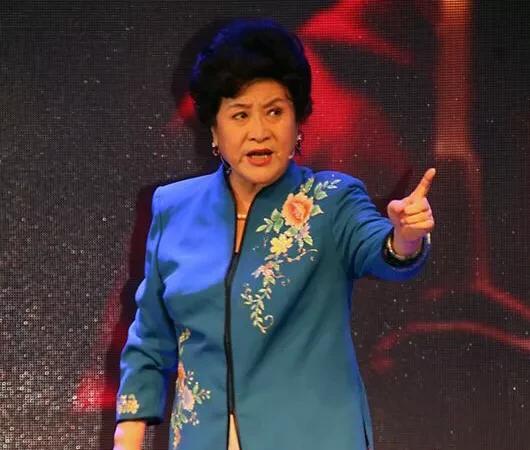 曾经比赵本山,潘长江名气还大的阎淑萍,为啥选择了隐退?