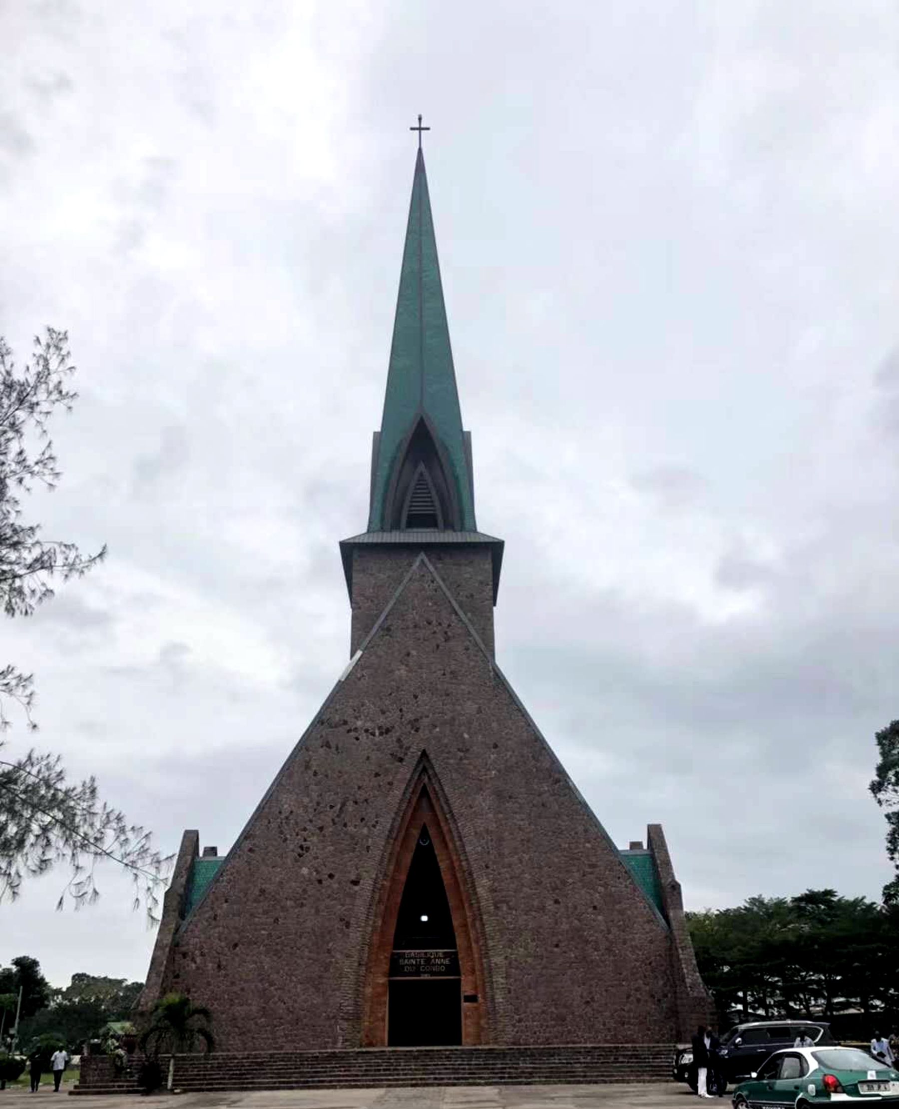 直击刚果共和国最大最著名圣安娜大教堂