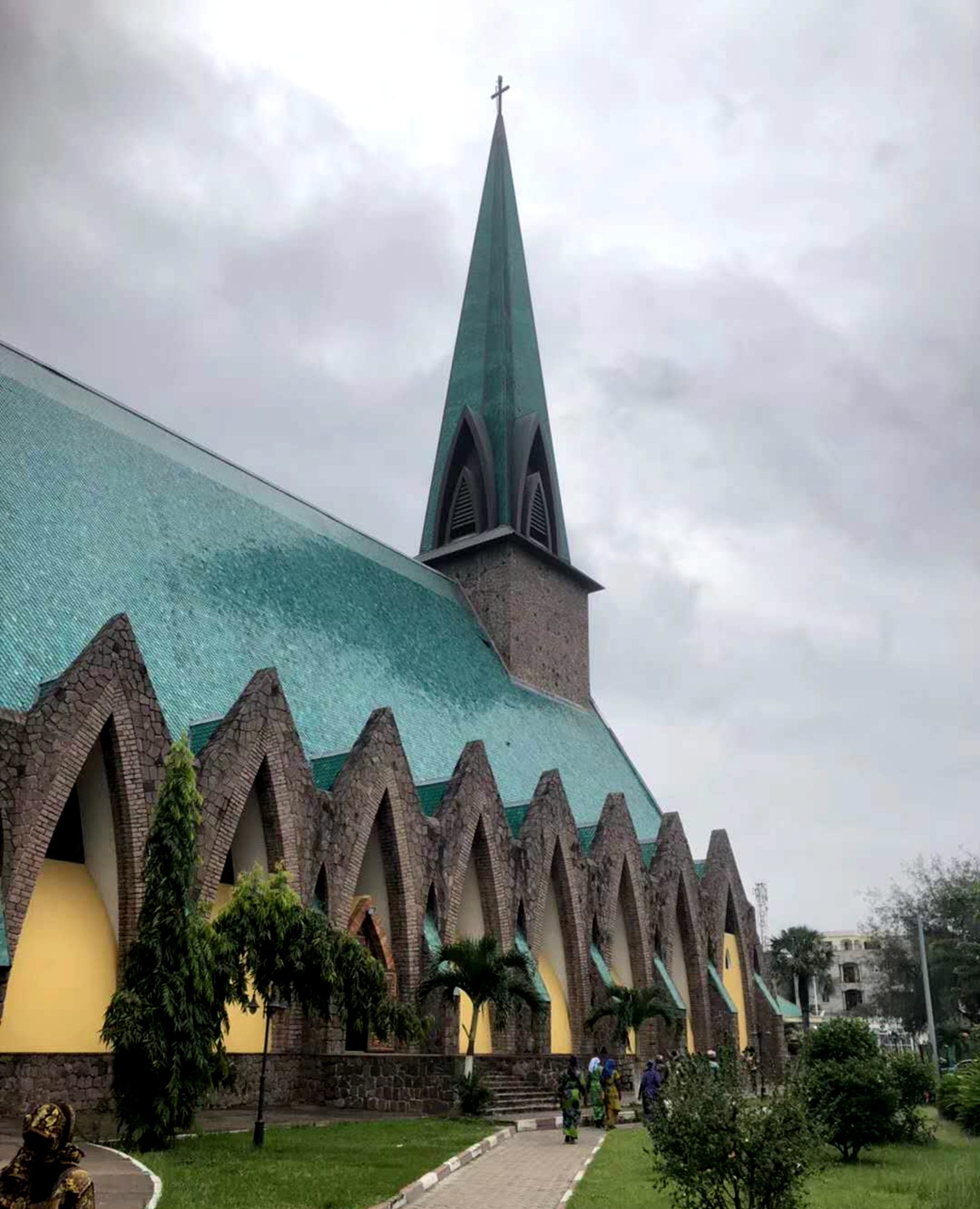 直击刚果共和国最大最著名圣安娜大教堂