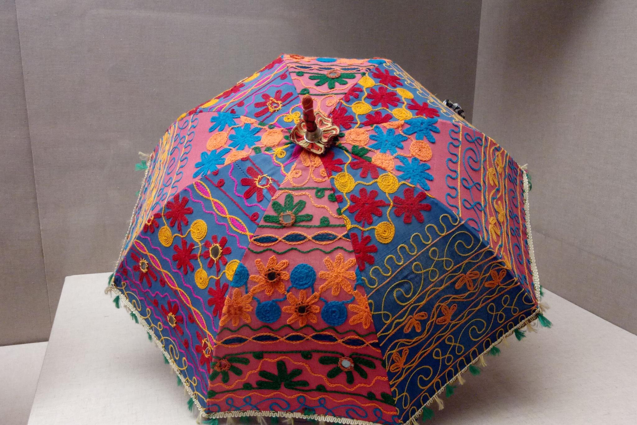 刷伞识民族特点全在图案上