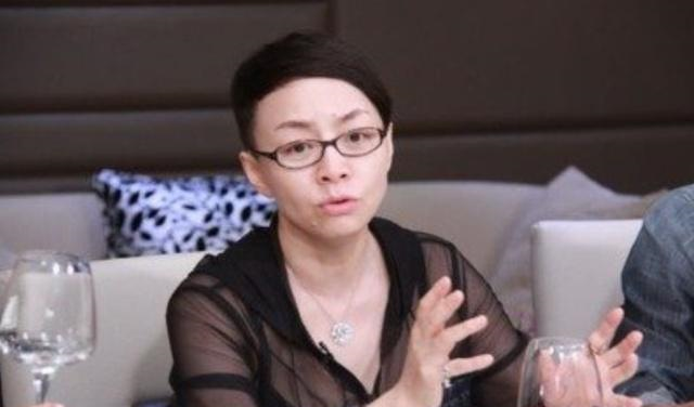 网上有的人传闻张一山的母亲叫刘希凤,但至今没有人爆过她本人的照片.