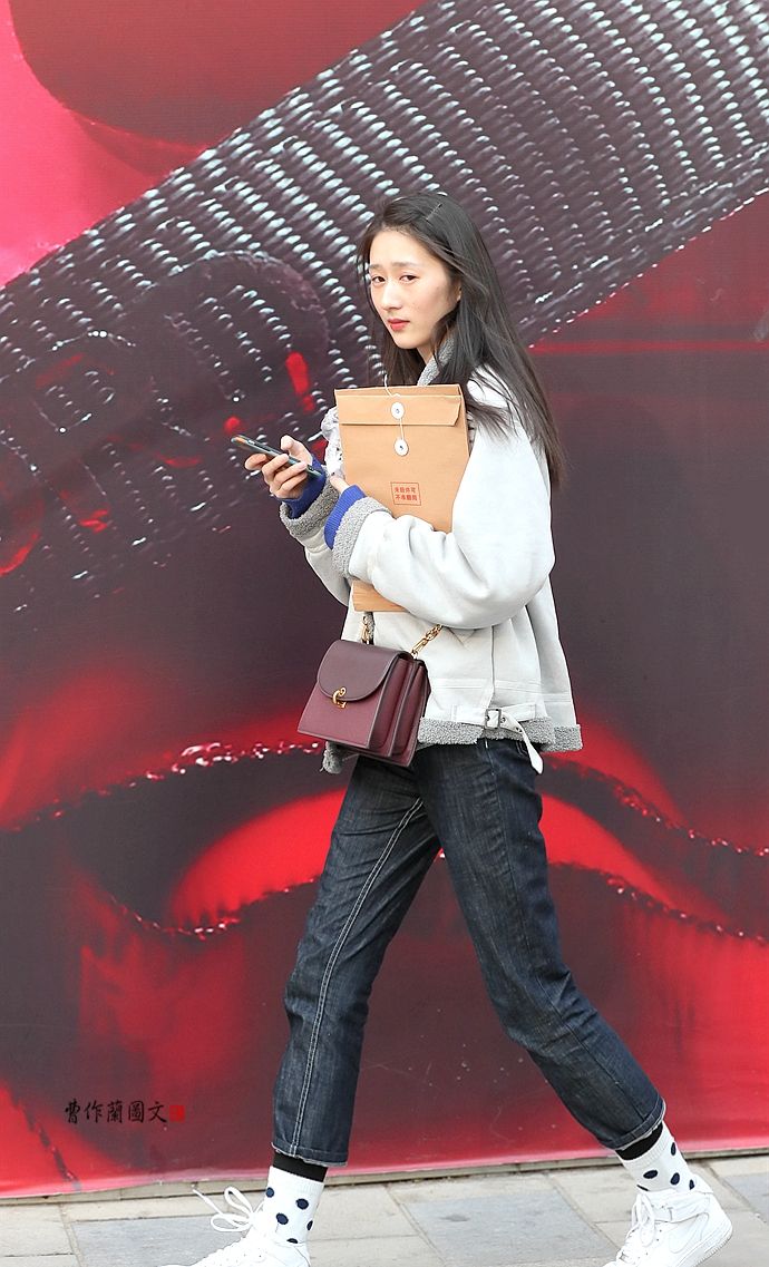 大长腿,高身条,小脸型,还擅长穿搭|三里屯|曹作兰|百家号_新浪新闻
