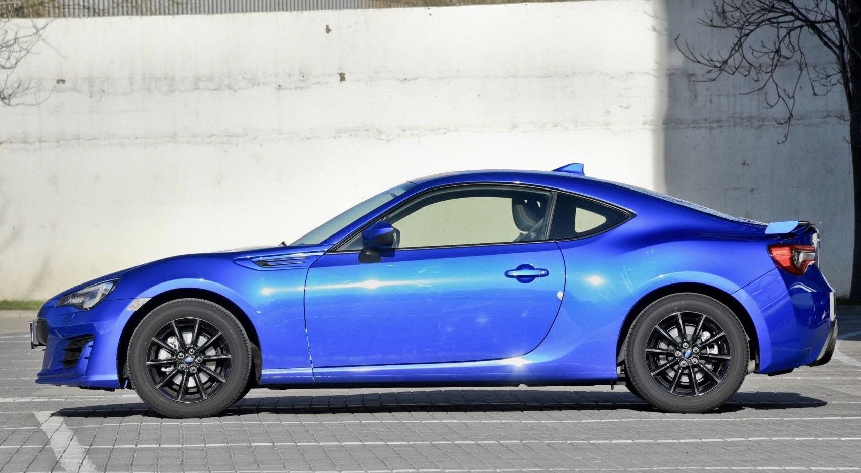 Brz又回来了 改装族的最爱 车友常说的7000飙起来 真有跑车范