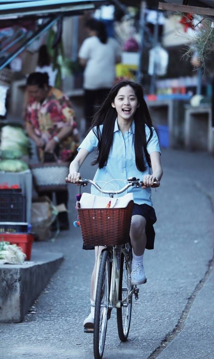 《秘果》影版,欧阳娜娜,别的不说,娜娜笑起来的时候真的好可爱