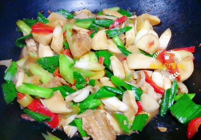 杏鲍菇炒回锅肉,香辣适口,开胃下饭,又要多吃一碗米饭了