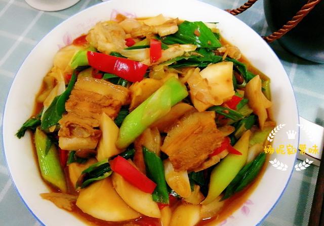 杏鲍菇炒回锅肉,香辣适口,开胃下饭,又要多吃一碗米饭了