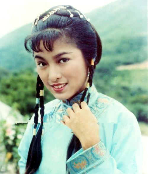 曾是黄蓉第一人,获世界女性成就奖,男友患癌去世后今60岁仍单身