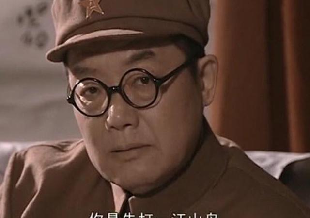 《亮剑》老师长为何要向李云龙泄露绝密情报?原来此举大有深意!