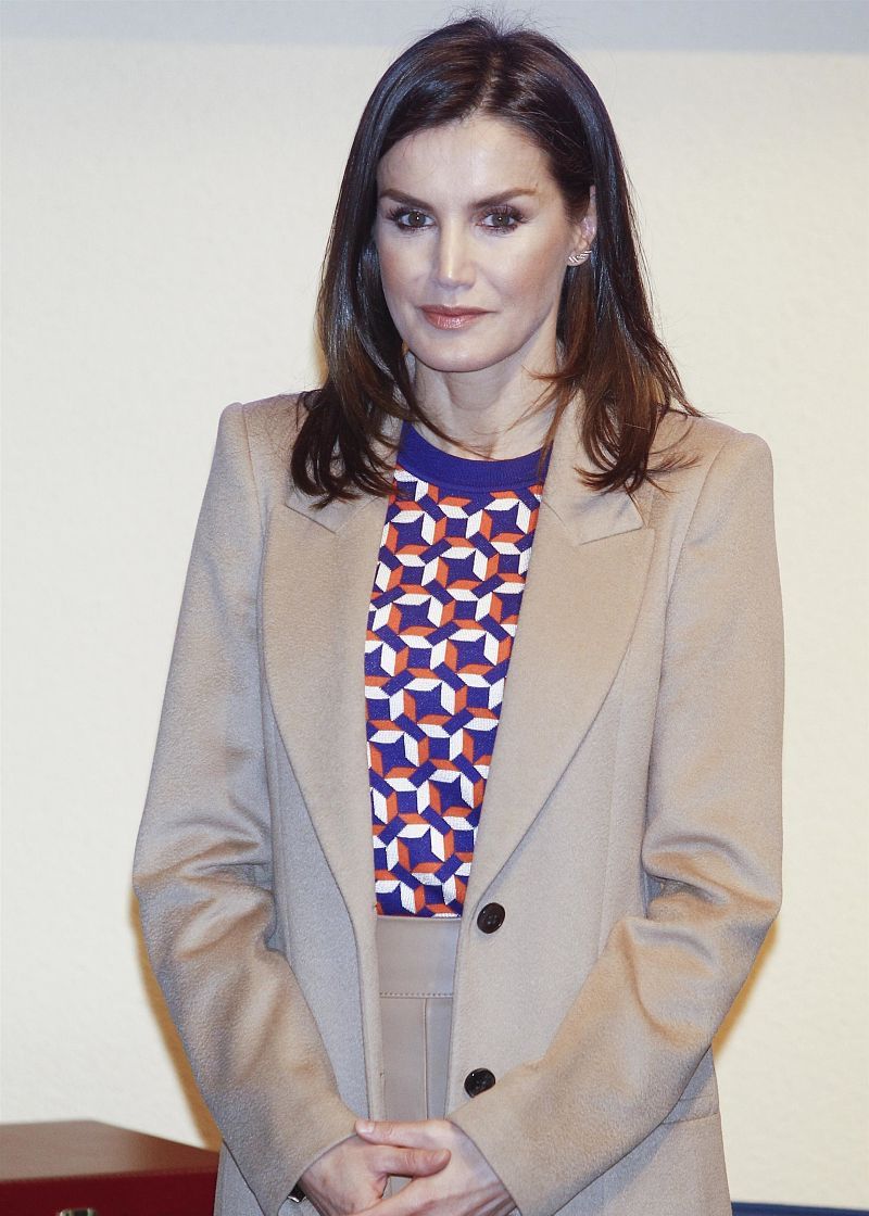 莱蒂齐亚王后西装大衣内搭几何印花t恤皮质半裙皇室优雅