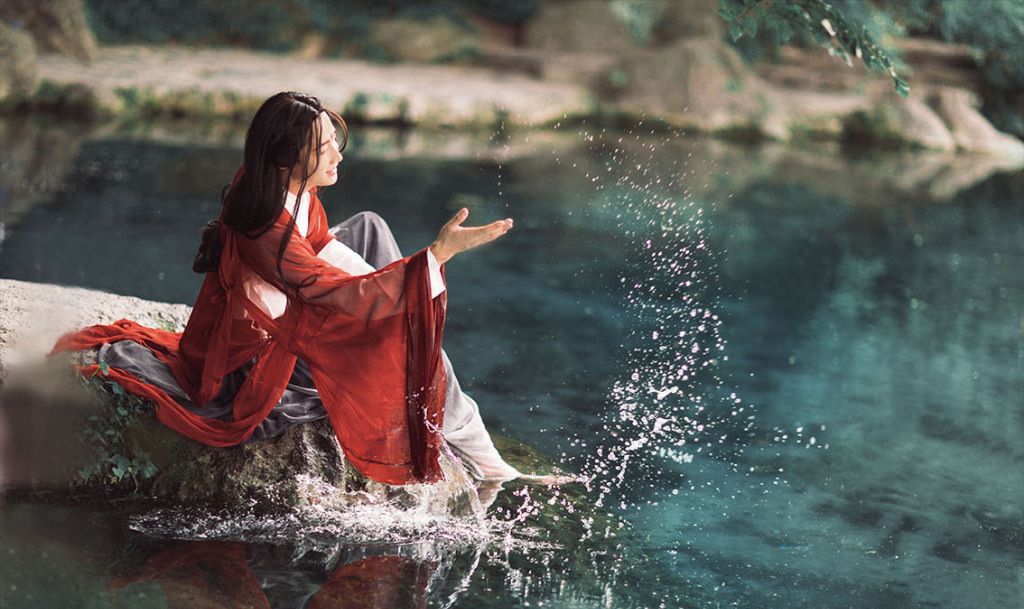 汉服古风取此泉酿酒奉茶乃可一世忘忧