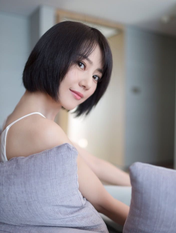 高圆圆竟然剪掉长发,波波头的她却更显俏皮,孕妇该有的样子