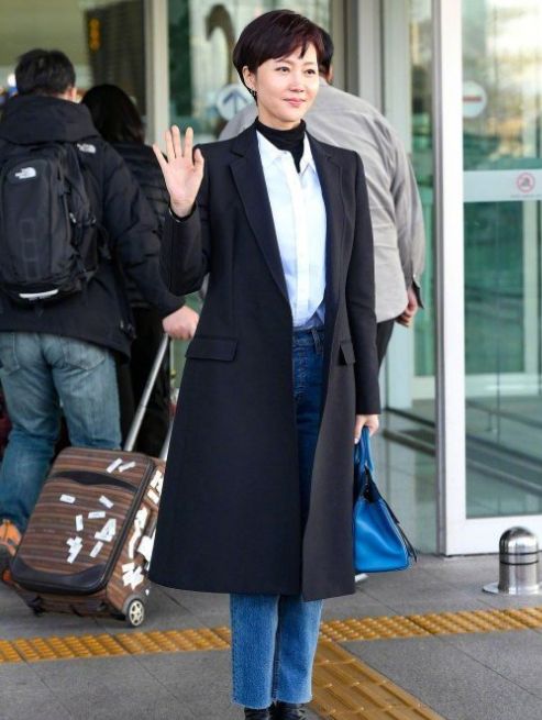 少女时代徐贤私服尽显好身材 看韩女星机场穿搭如何时尚满分