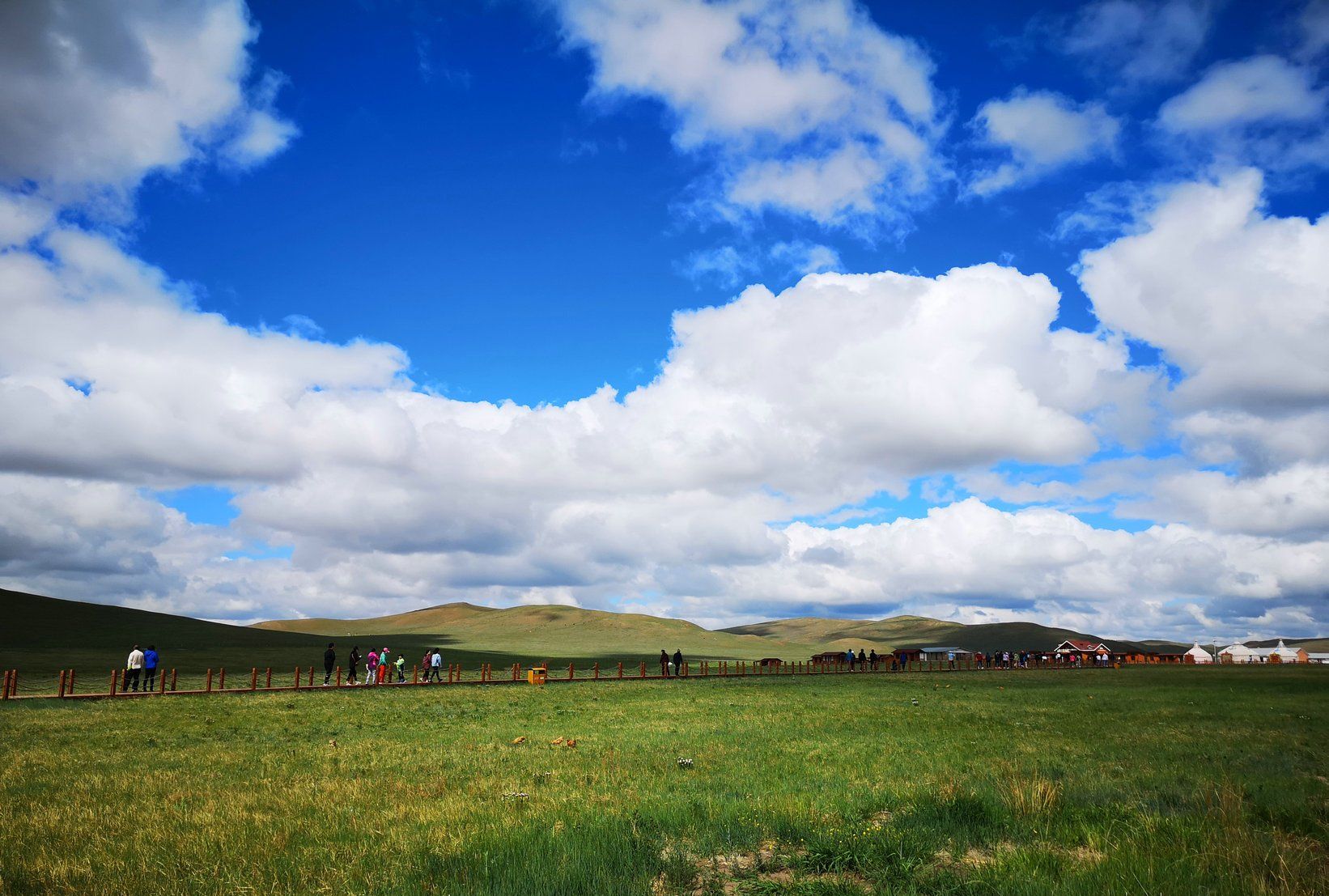 游内蒙古锡林郭勒大草原,看尽丽景人美风光秀