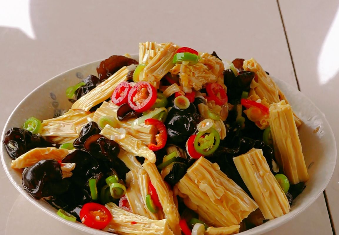 黑木耳凉拌腐竹,脆嫩可口开胃下饭,吃一次馋一次!