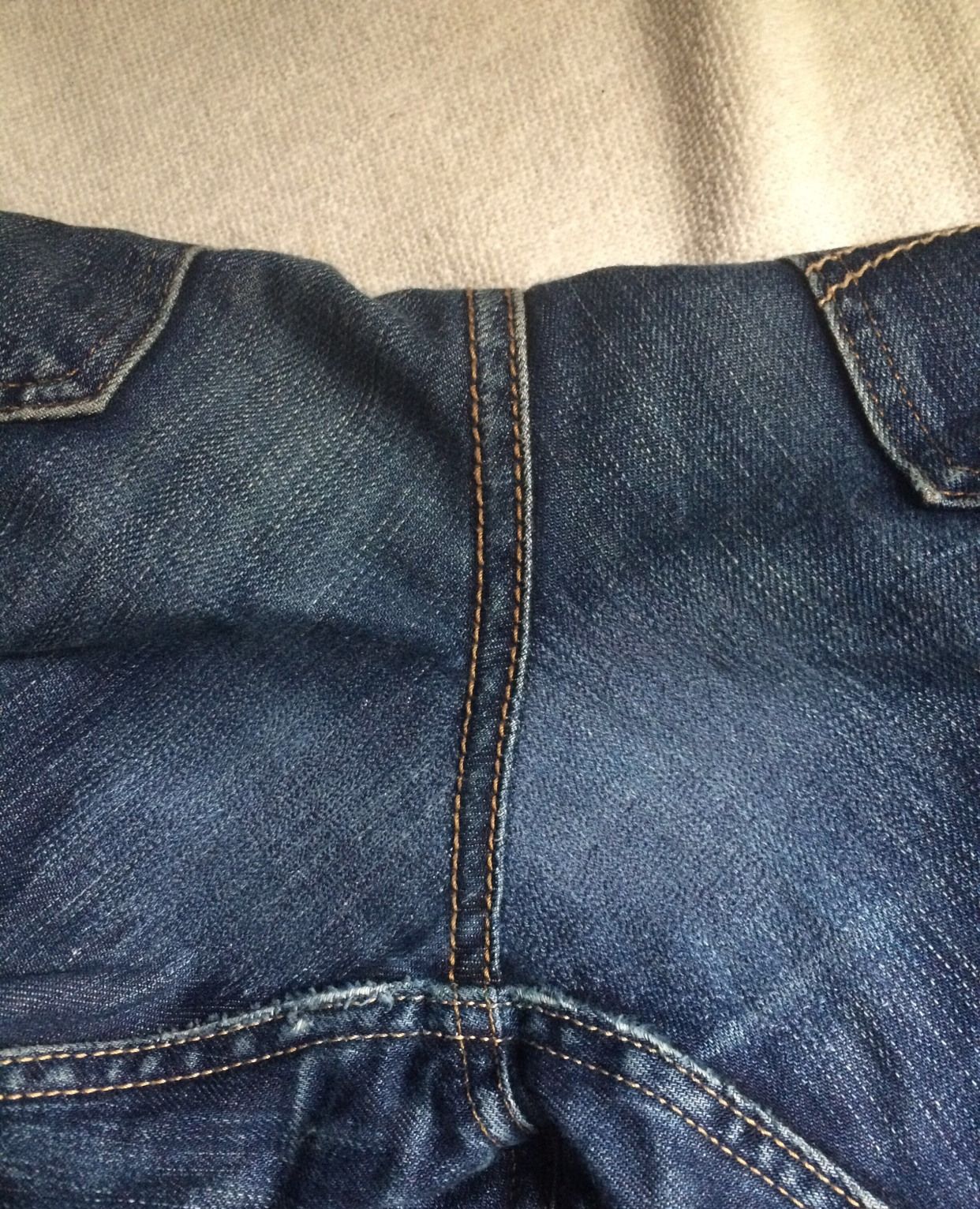 牛仔裤裆部破了,其实牛仔裤破洞可以这样补