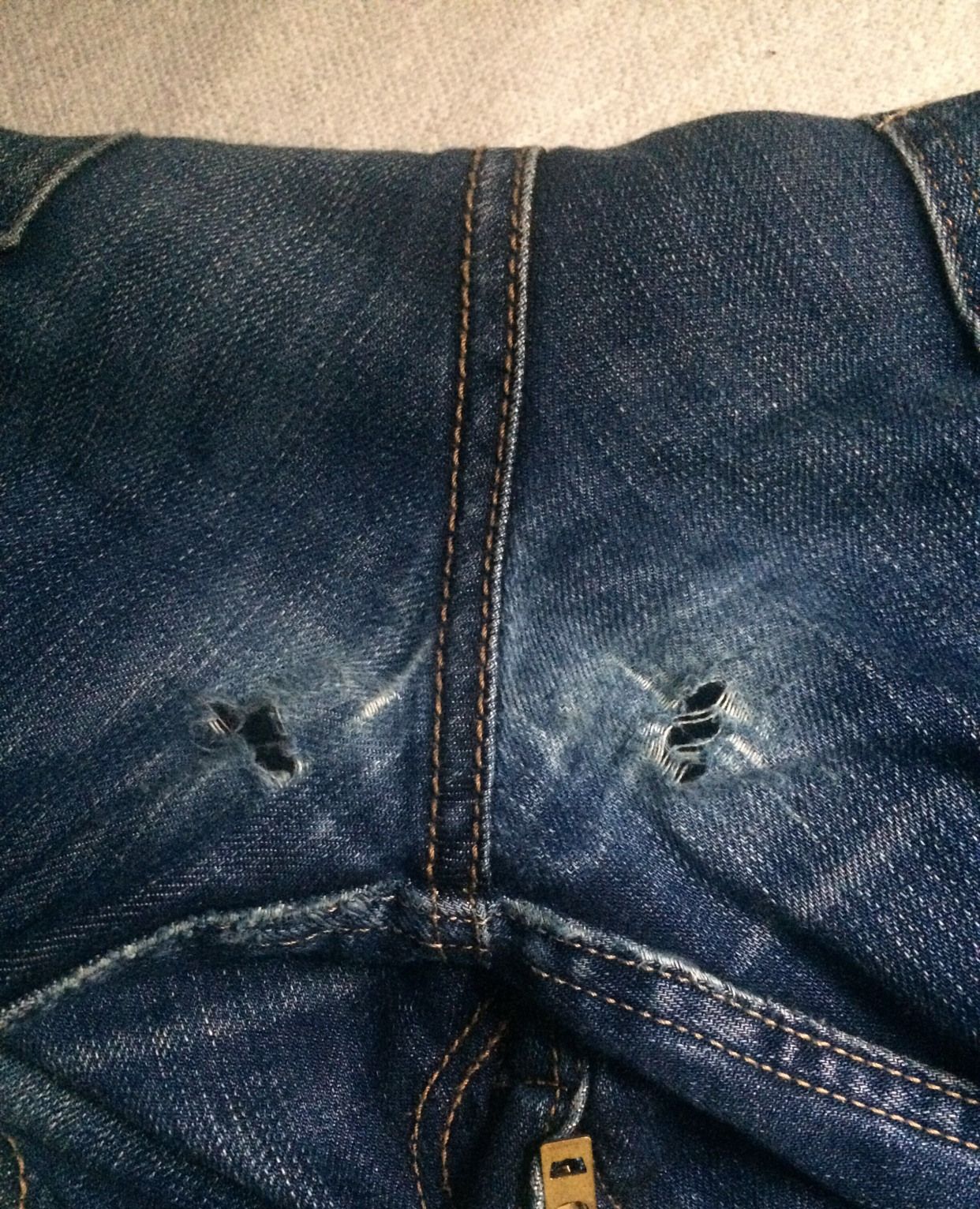 牛仔裤裆部破了,其实牛仔裤破洞可以这样补