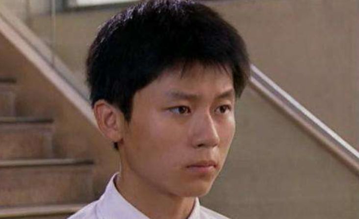 谁还记得《十七岁不哭》这部电视剧,21年前的李晨太"嫩"了