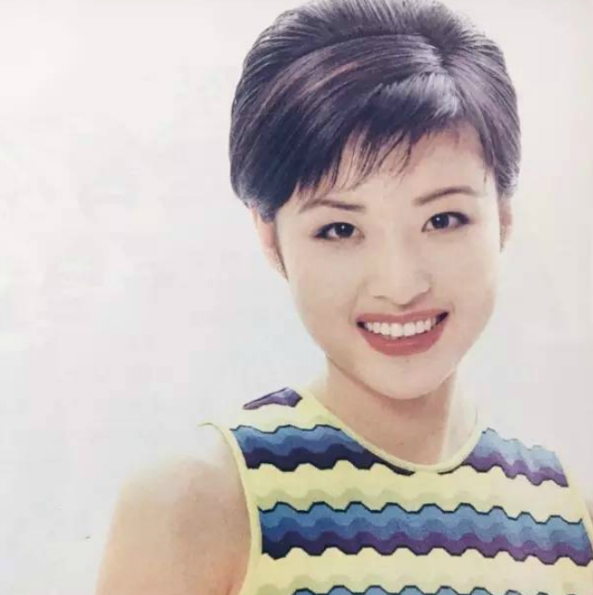 看了央视名嘴周涛年轻时的旧照网友才知何谓清纯女神