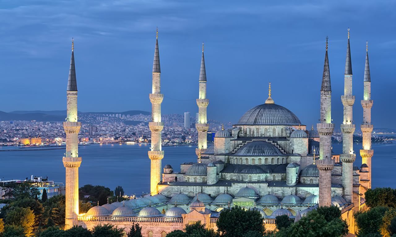 一起成为该市乃至整个土耳其的地标性建筑