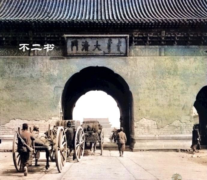 清末上色老照片：镜头下真实的杖刑现场、卖艺女子年幼娇小|婉容|溥仪_新浪新闻