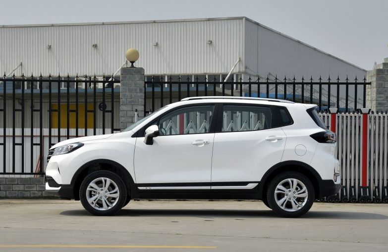 长安cs15 售价5.39-7.89万 新款外观更具运动性