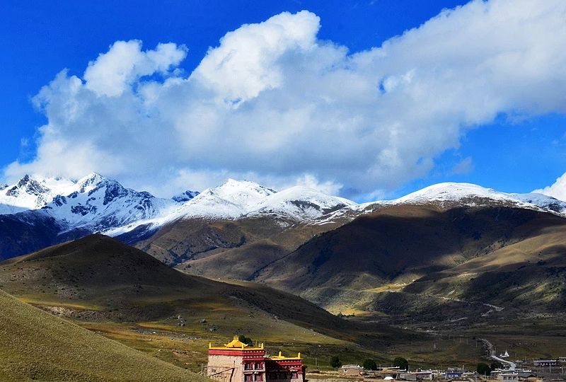 体验如画般的风景优雅神圣使人应接不暇来格聂神山游玩吧