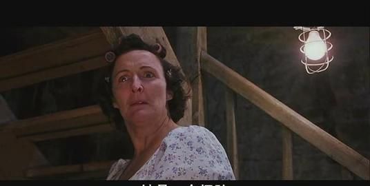 《哈利波特》中佩妮姨妈有没有一点爱过哈利?