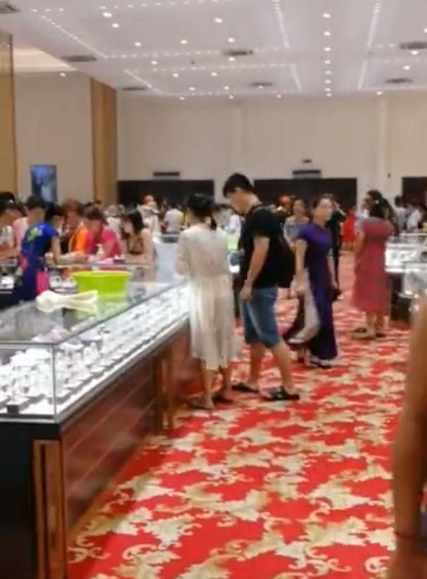 越南芽庄体验购物团：被导游锁在购物店内强制呆满一个半小时