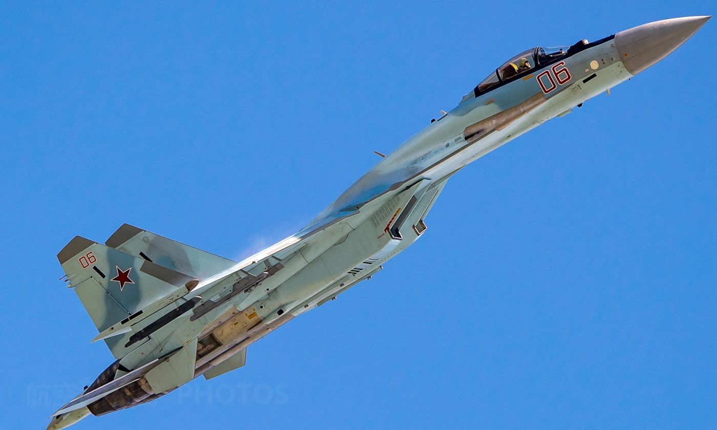 俄罗斯空天军现役最好的战斗机苏35组团飞行高清图集