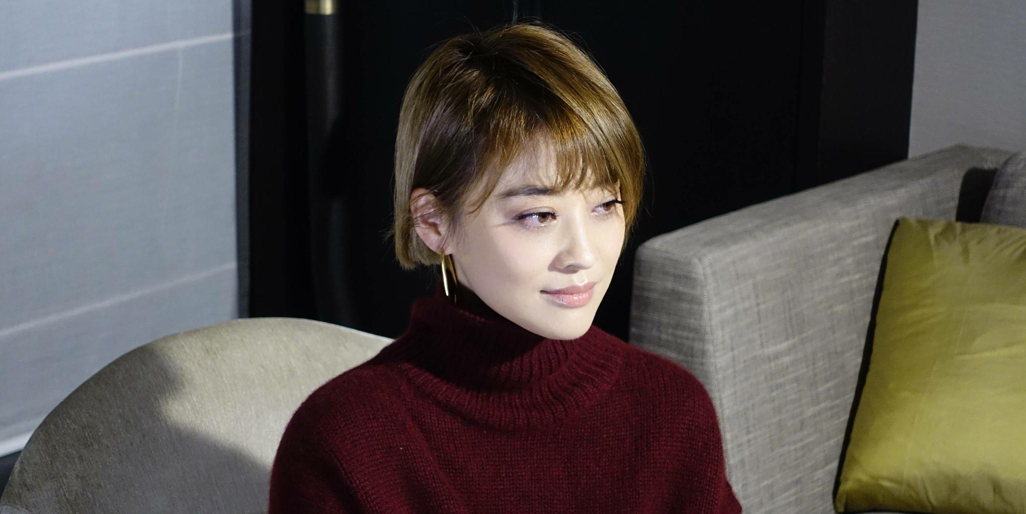 短发的梅婷更加女人味十足.瘦身成功后的梅婷更加自信,笑容满面.