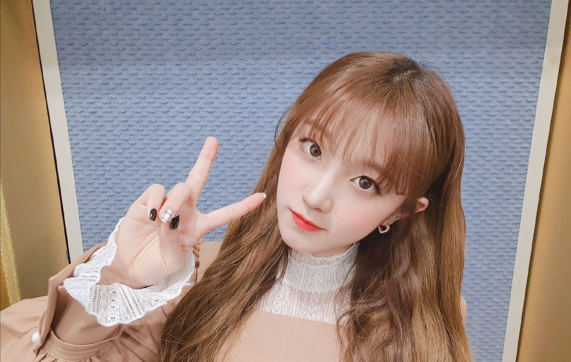 美少女宋雨琦自拍卖萌美图