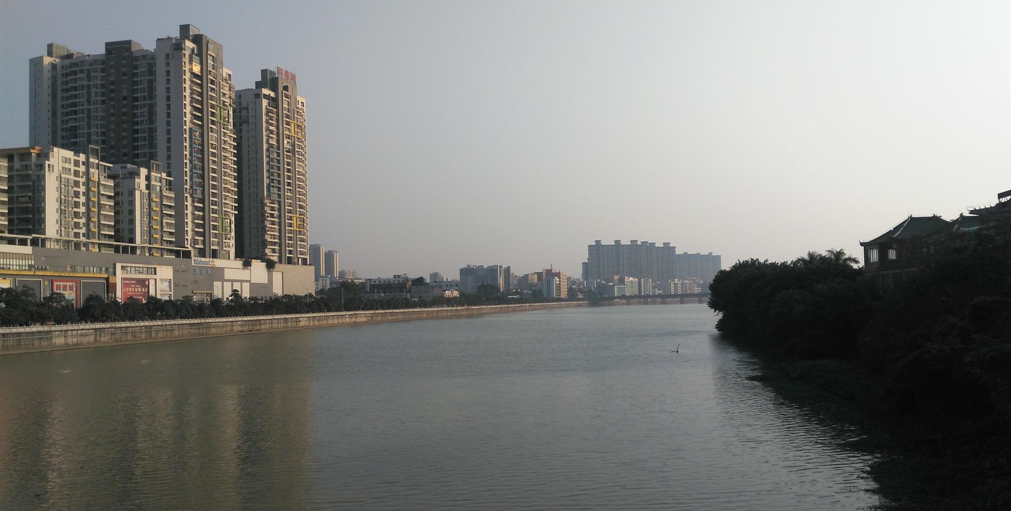 站在通往江心岛的大桥上,实拍广东吴川城区_高清图集_新浪网