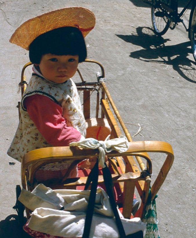 因为生活水平的提高,现如今的儿童总是无忧无虑.