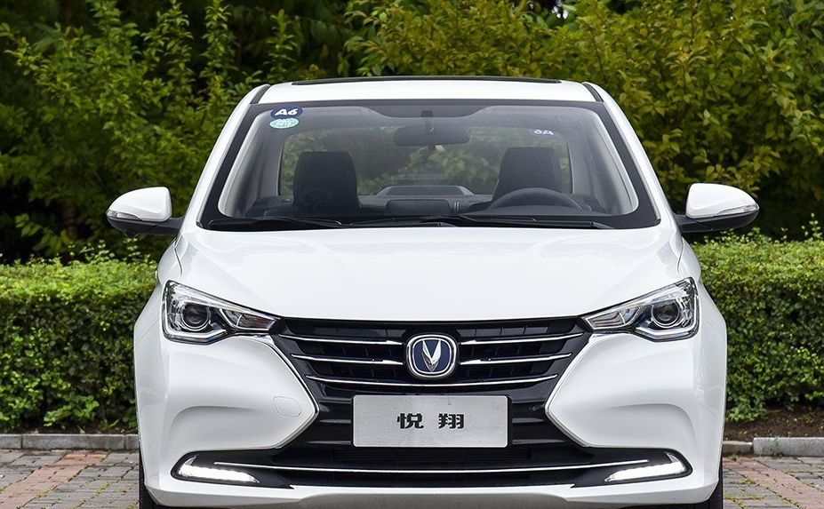 长安悦翔,亮眼的色彩搭配,潮流感满分的内饰,视觉满分