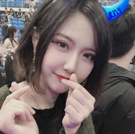 23岁的艾雪,淡出娱乐圈,转身做了主播|快乐星球|艾雪|刘思雯_新浪新闻