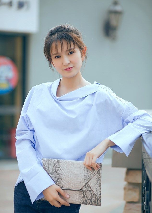 俏丽俊逸,巾帼风姿,清幽淡雅--肖茵