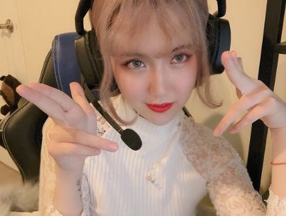 23岁的艾雪,淡出娱乐圈,转身做了主播|快乐星球|艾雪|刘思雯_新浪新闻