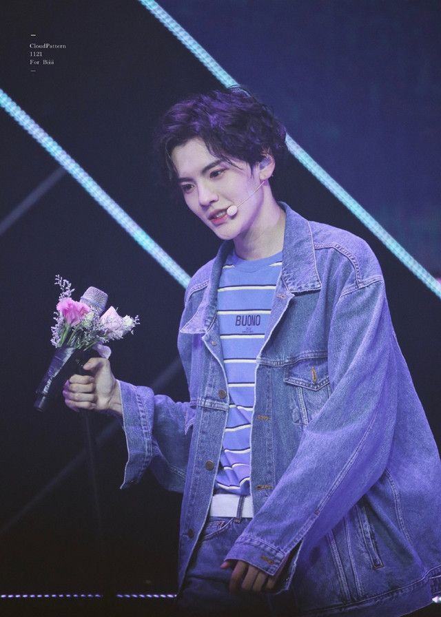 7月21日,毕雯珺现身上海站粉丝见面会一如初见般耀眼 会发光的名品