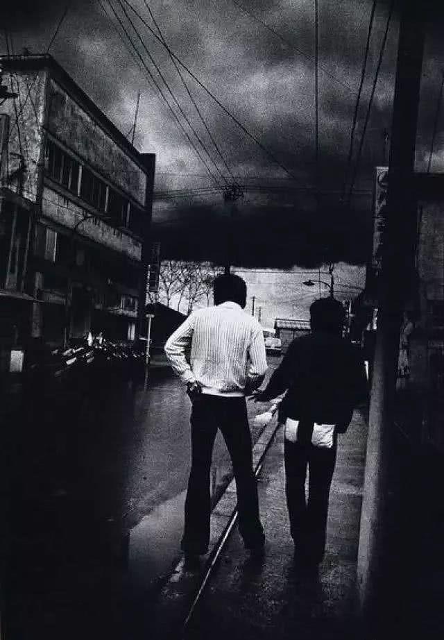 酷爱凌厉风格的黑白摄影师森山大道
