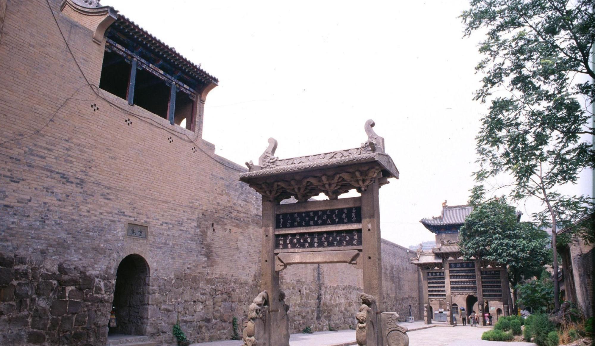 山东泰山天街远眺,山西皇城相府外城小石牌坊