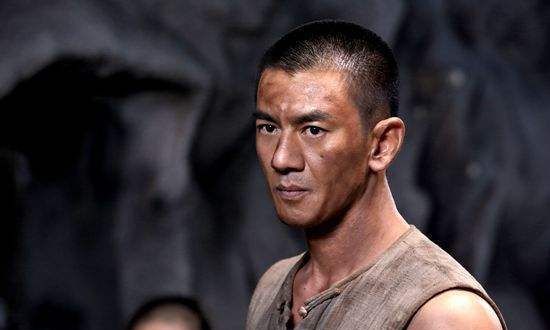 大器晚成的演员!出道前是餐厅服务员,今身家千万老婆还曾是校花