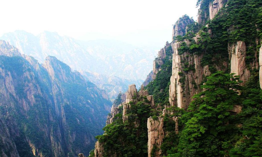 来安徽一定要来看看黄山景色很秀丽给人不一样的感受