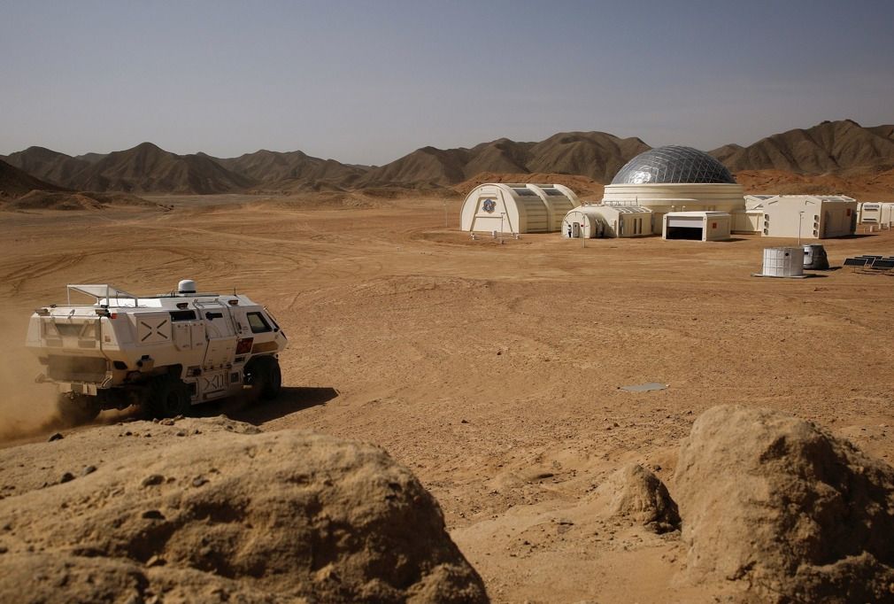 而在金昌就有个虫洞,它连接着金昌市区与中国的火星基地