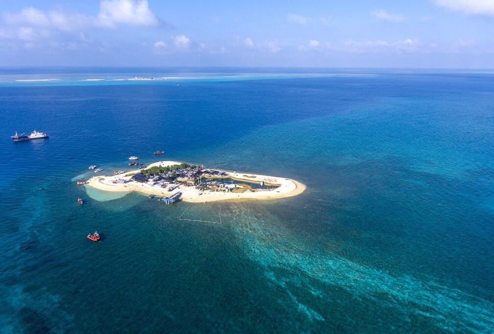 中国未被人为开发的海域西沙群岛鸭公岛肉眼可看穿海底