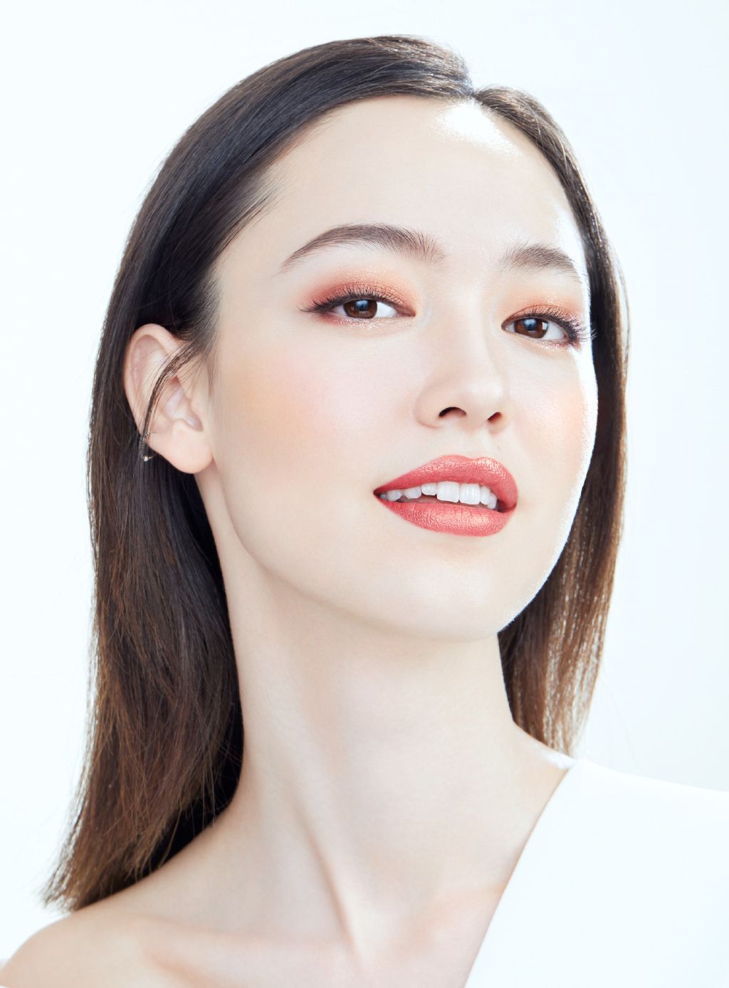 fiona fussi:香奈儿和兰蔻的御用美妆模特,不化妆更惊艳!