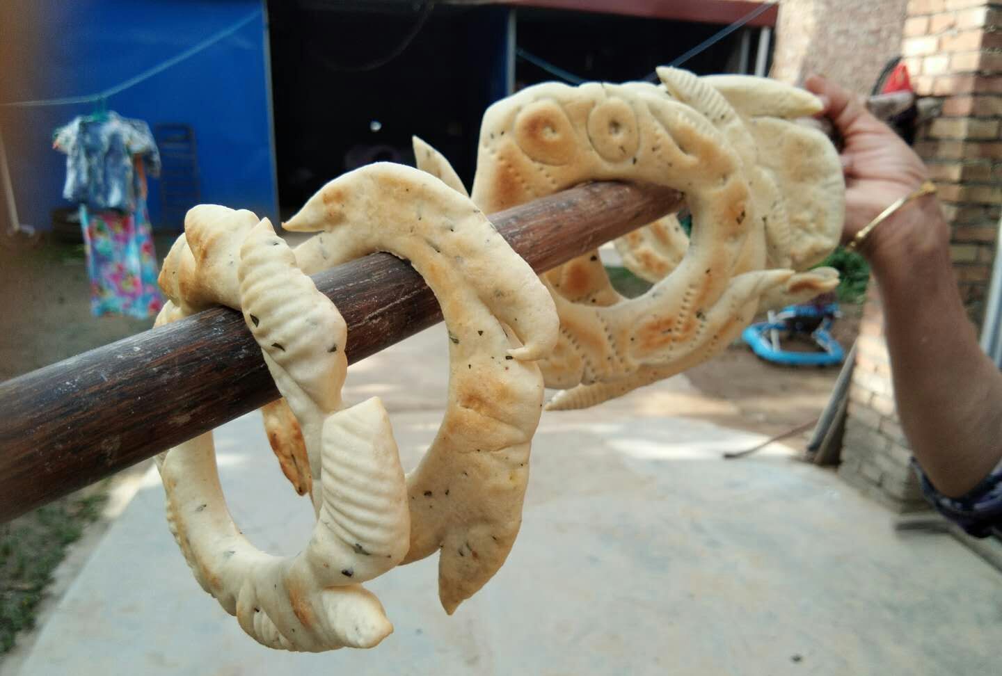 快看,关中名村陕西乾县马兰寨村民间端午的"油曲轮馍"!