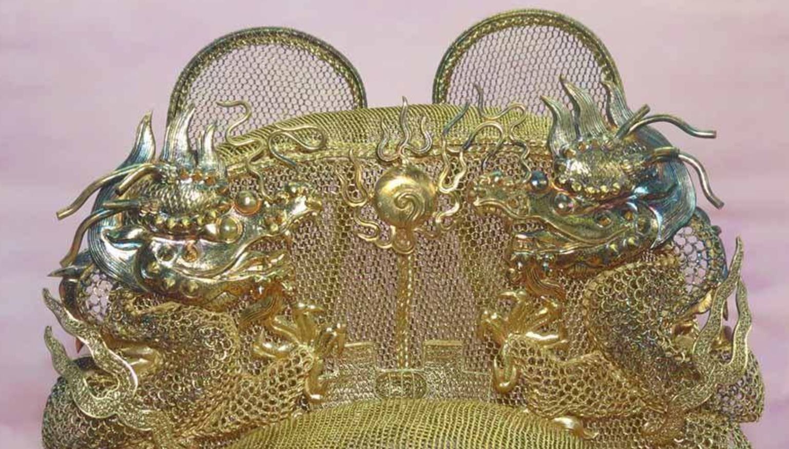 古代皇帝的皇冠长什么样?一组中国唯一现存皇冠照片,便可知晓