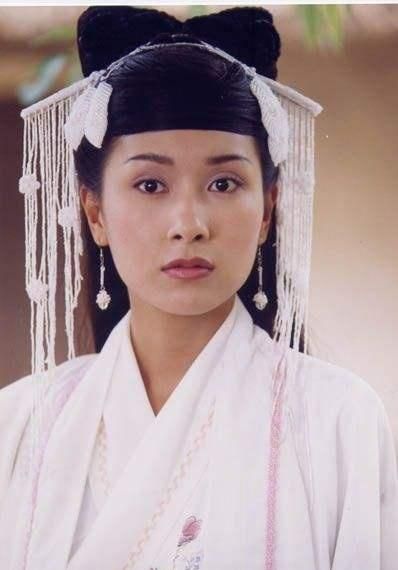 扒一扒杨恭如的奇葩造型派大星米老鼠牛角和蛇的头饰都戴过了