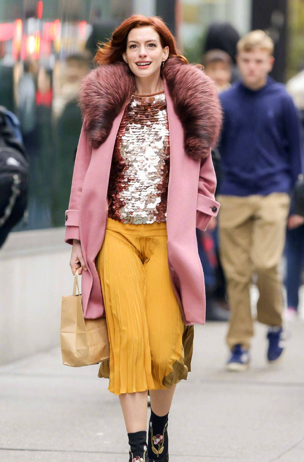 还记得时尚女魔头中的时髦精安妮海瑟薇吗现实中也是时尚icon